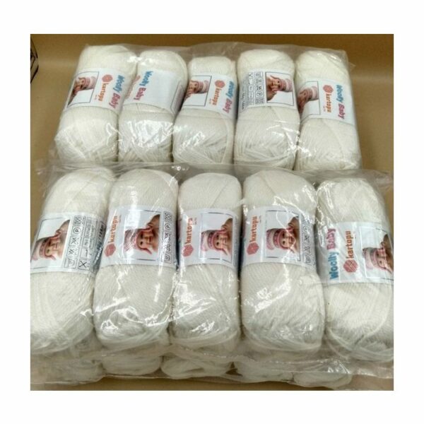 Lot de 20 pelotes de 50 grammes de fil layette WOOLLY BABY coloris écru 19