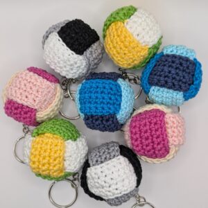 1 porte clés balle au crochet